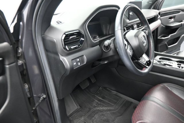 Used 2025 Honda Pilot Black Edition image 24