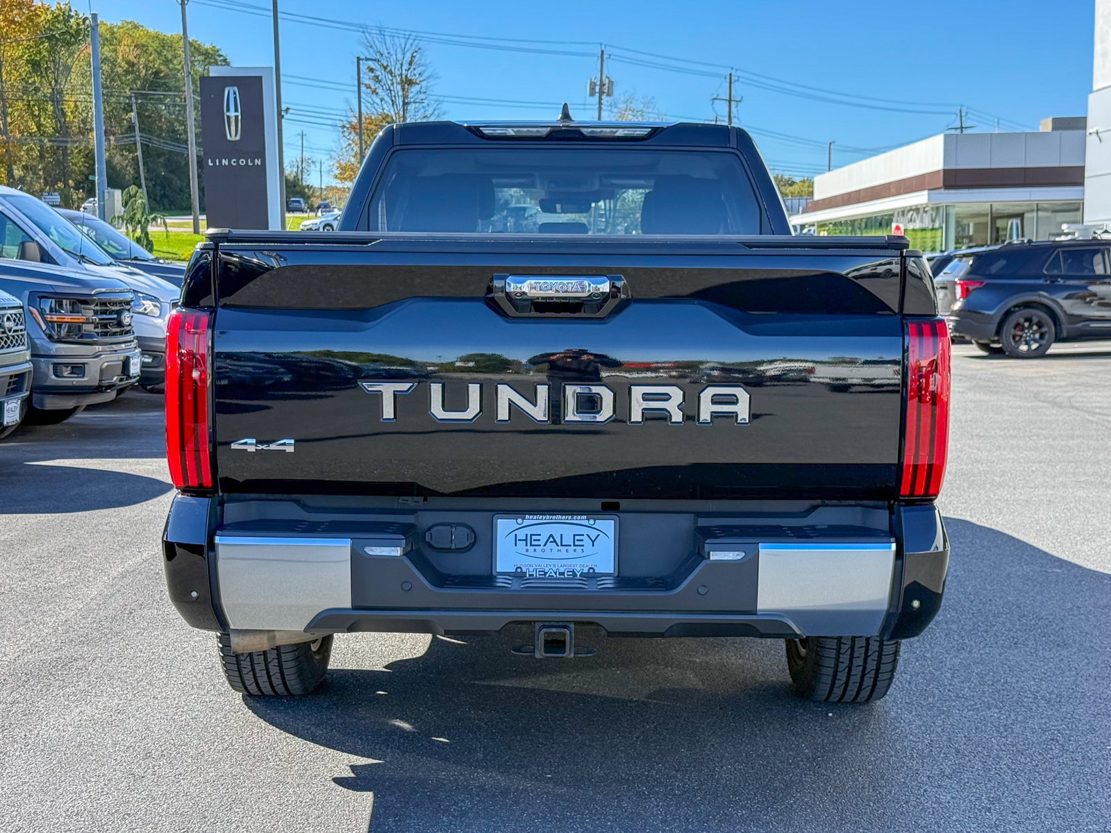 Used 2023 Toyota Tundra Limited w/ Power Package AWD/4WD image 5