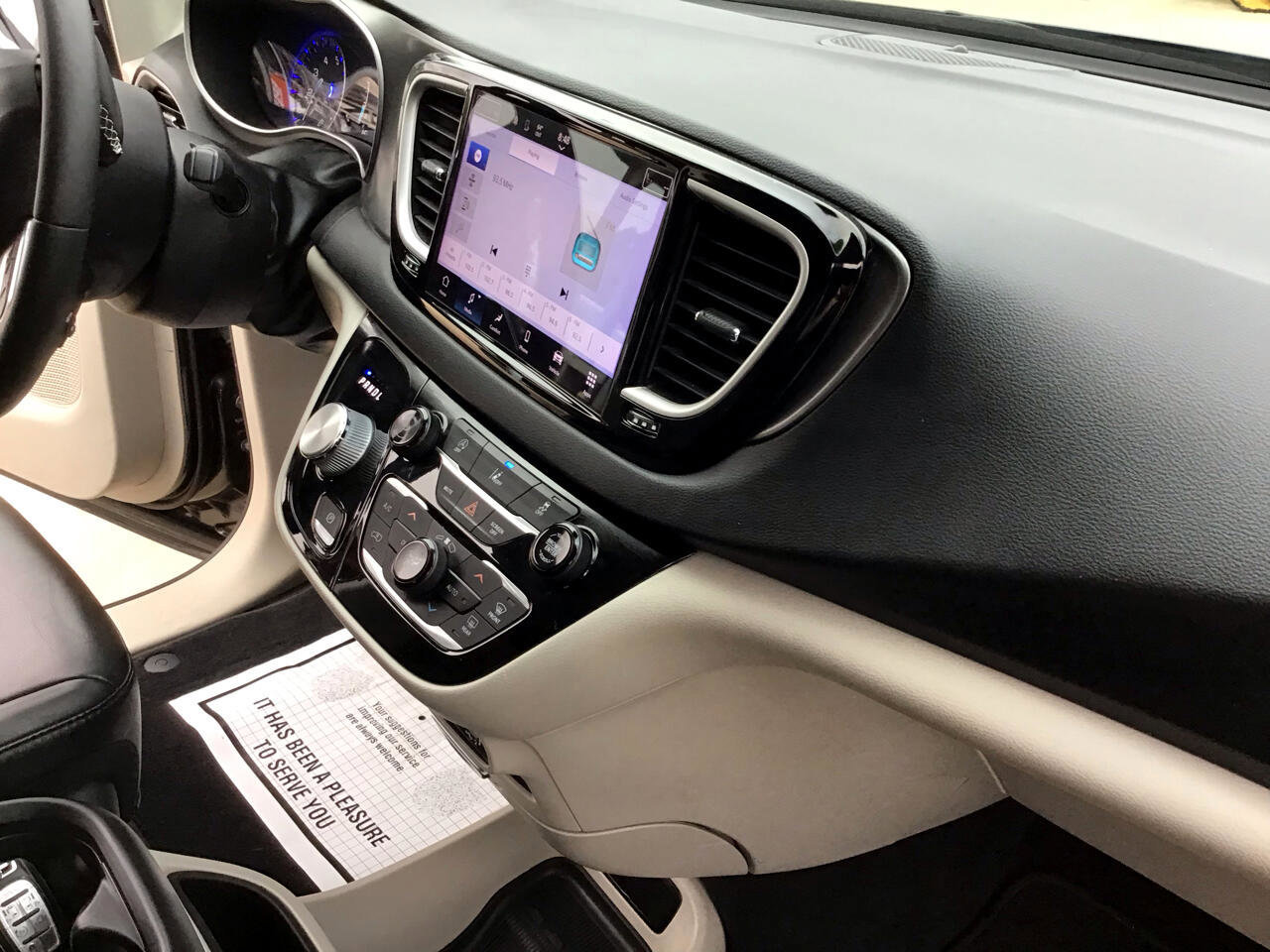 Used 2022 Chrysler Pacifica Touring-L image 35