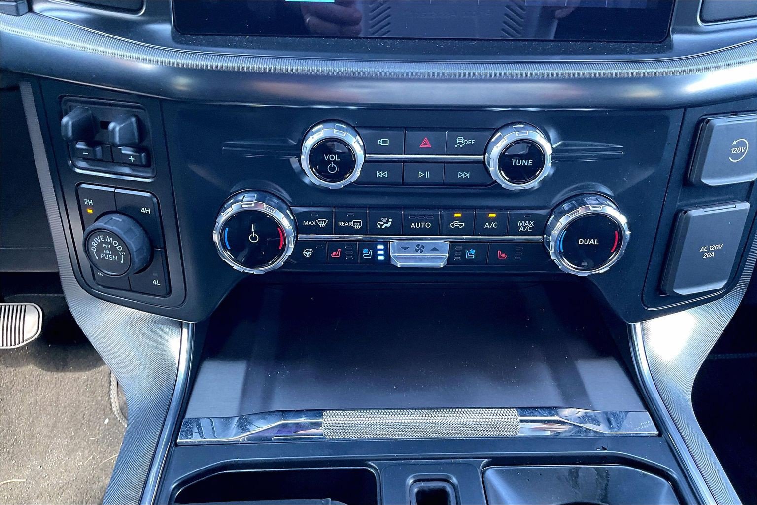 Certified 2025 Ford F150 Platinum w/ Equipment Group 702A High AWD/4WD image 30