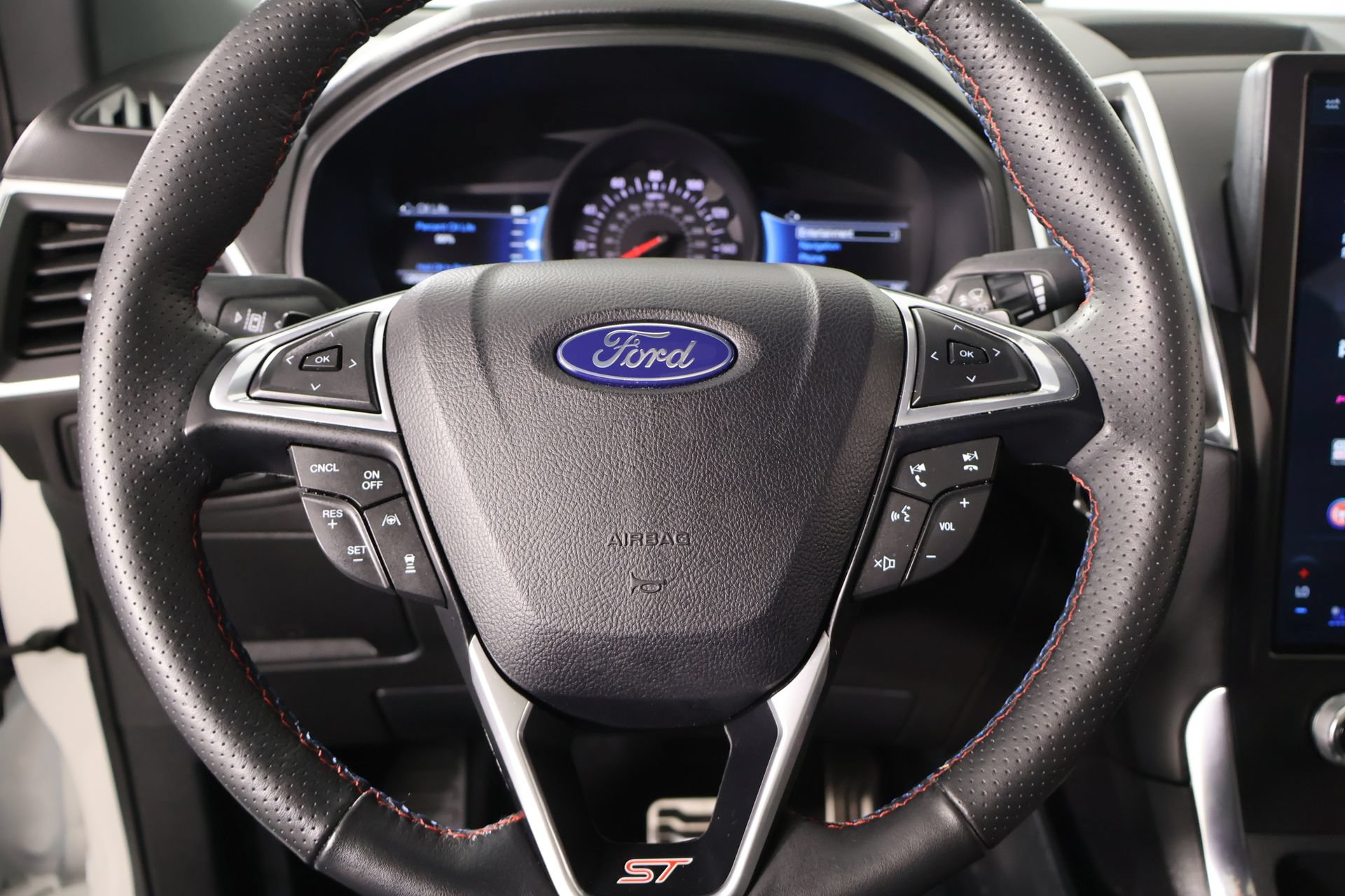 Certified 2024 Ford Edge ST w/ Equipment Group 401A AWD/4WD image 3