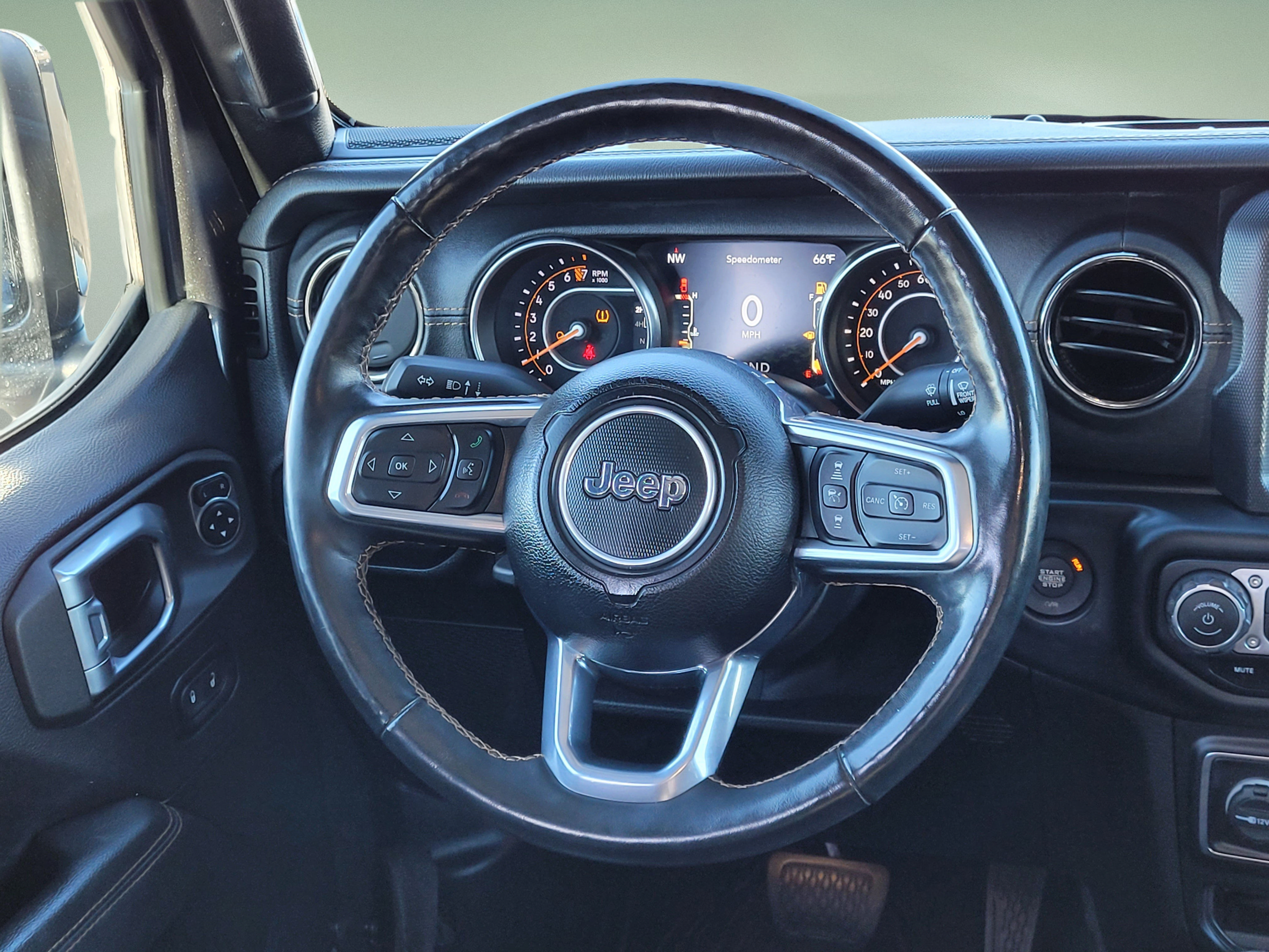 Used 2021 Jeep Gladiator Overland AWD/4WD image 12