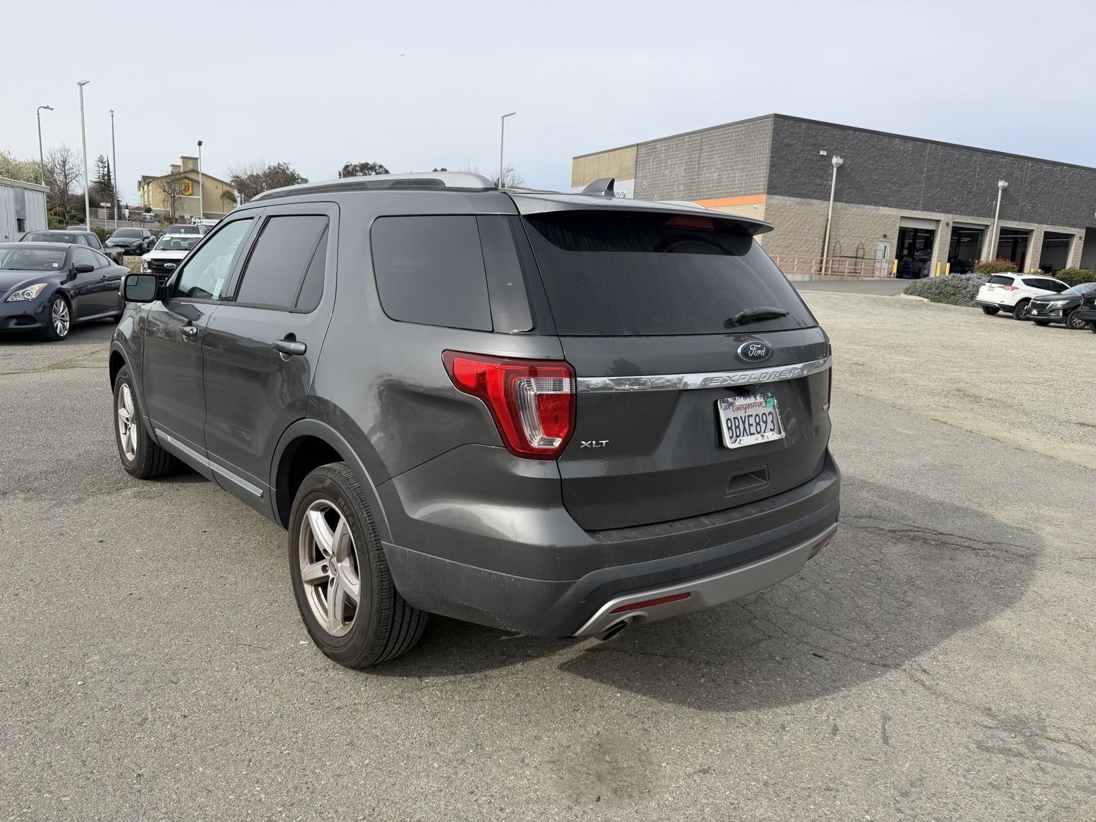 Certified 2017 Ford Explorer XLT w/ Equipment Group 202A image 3