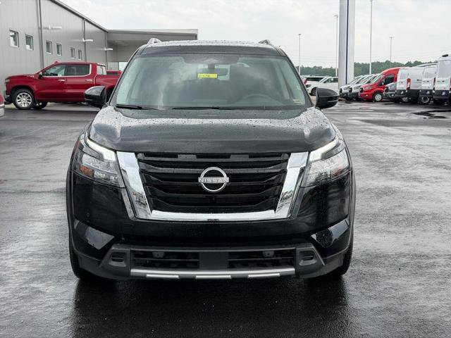 Used 2025 Nissan Pathfinder SL AWD/4WD image 6