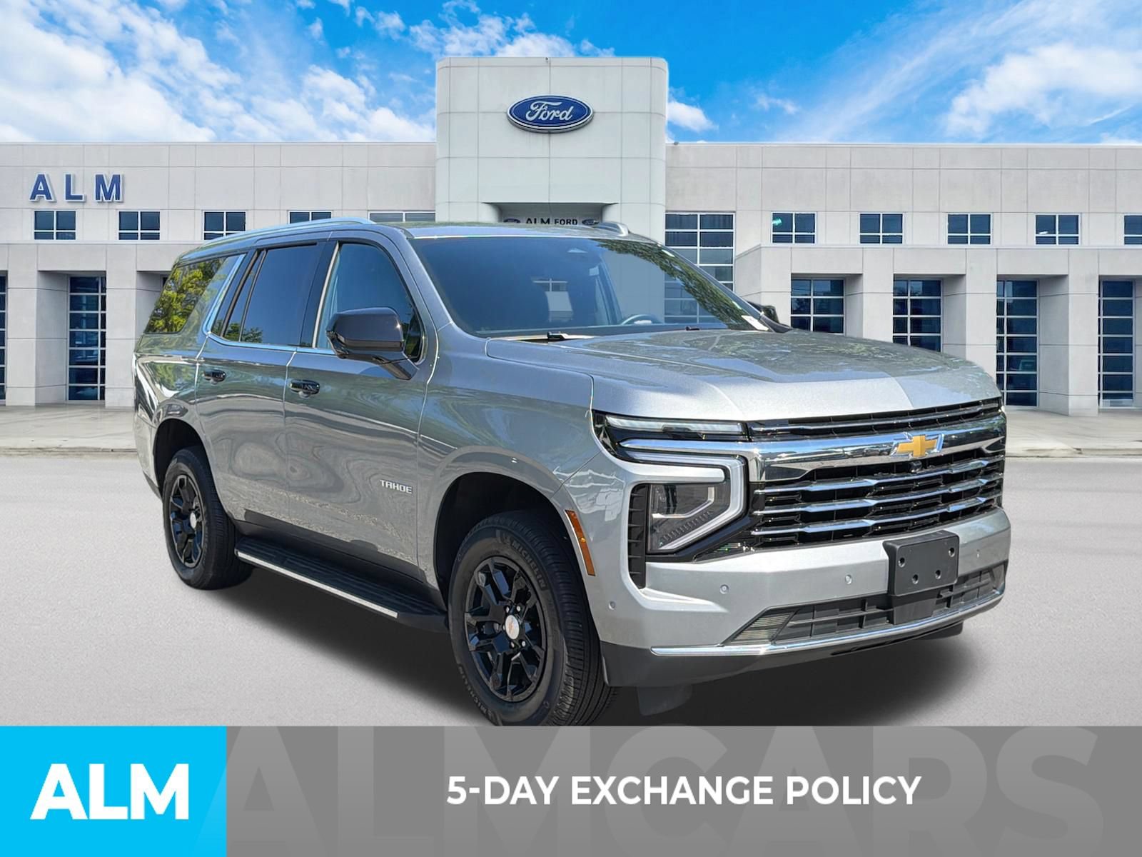 Used 2025 Chevrolet Tahoe LT AWD/4WD image 3
