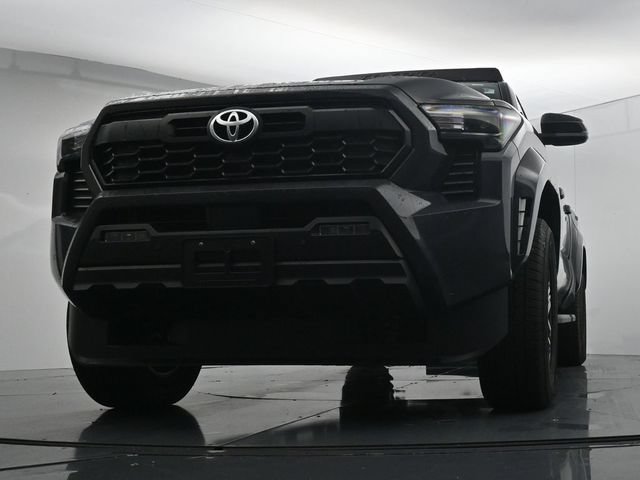 Used 2024 Toyota Tacoma TRD Sport w/ TRD Sport Upgrade Package AWD/4WD image 31