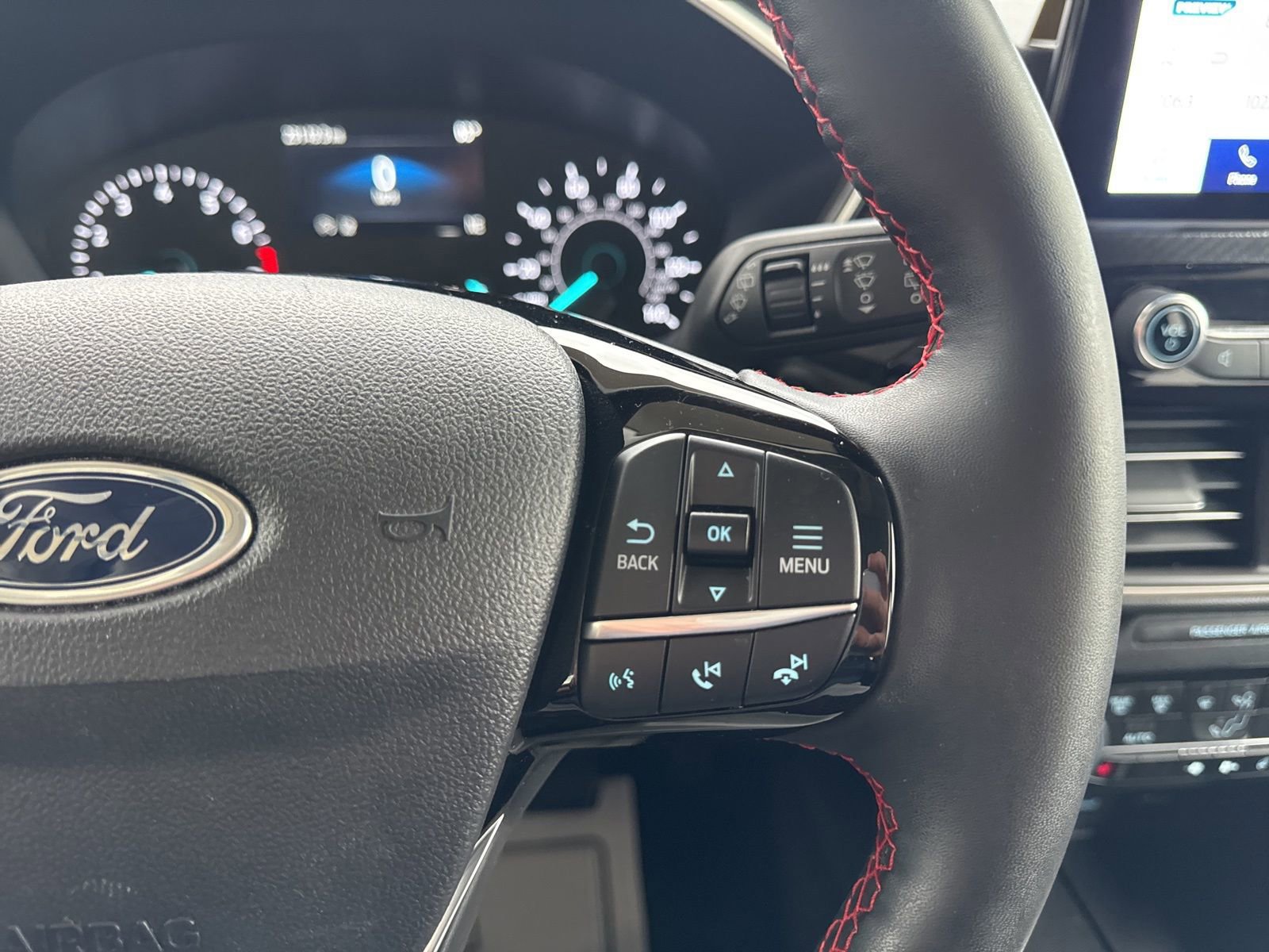 Certified 2022 Ford Escape SEL w/ SEL Stealth AWD Package image 30