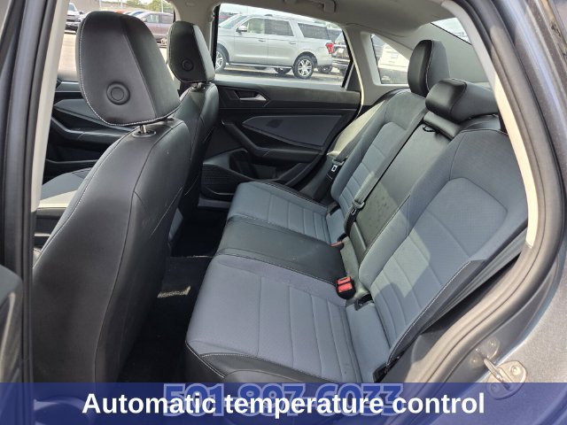 Used 2025 Volkswagen Jetta SE FWD image 11