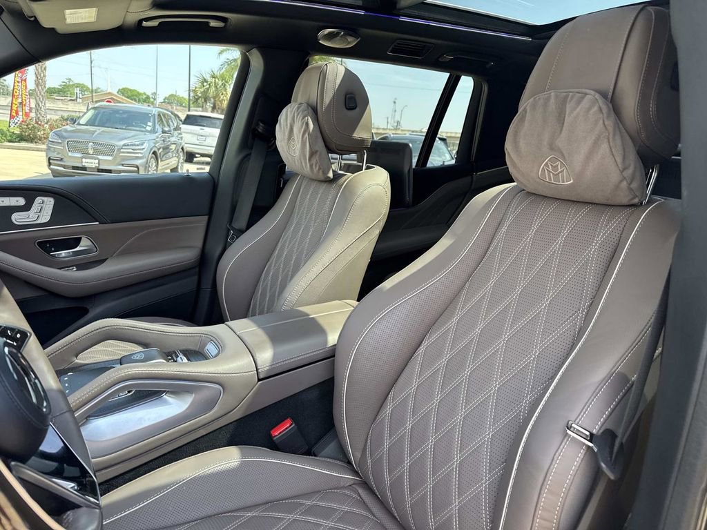 Used 2025 Mercedes-Benz Maybach GLS 600 4MATIC image 17