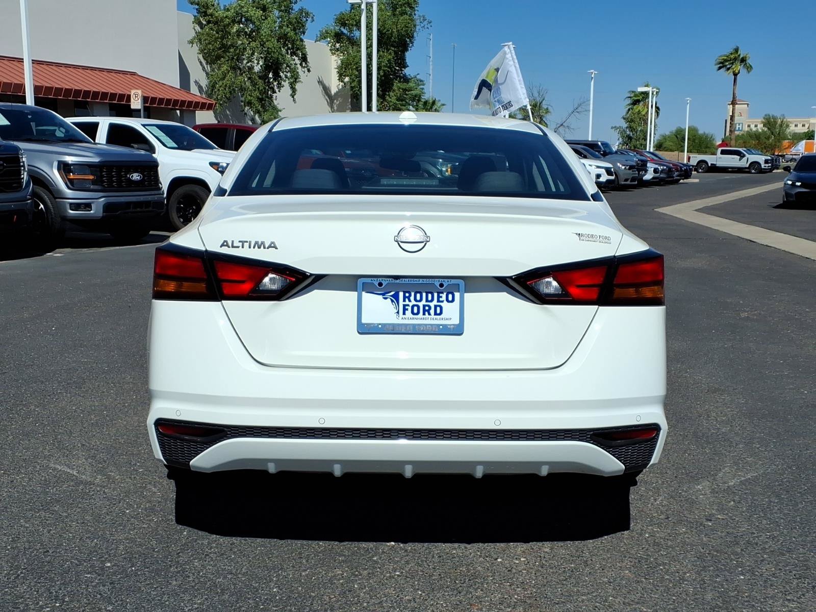 Used 2025 Nissan Altima 2.5 SV FWD image 5
