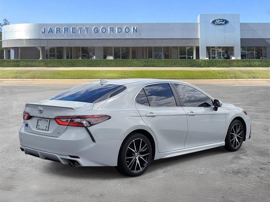 Used 2023 Toyota Camry SE image 4