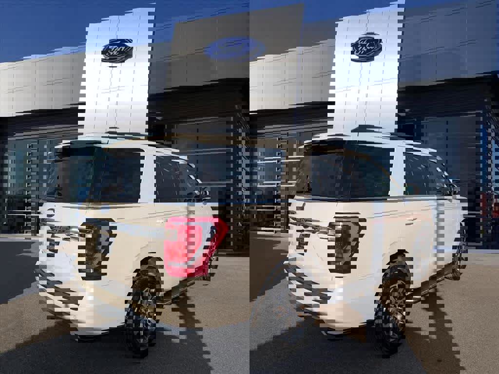 Certified 2020 Ford Expedition XLT w/ Equipment Group 202A image 2