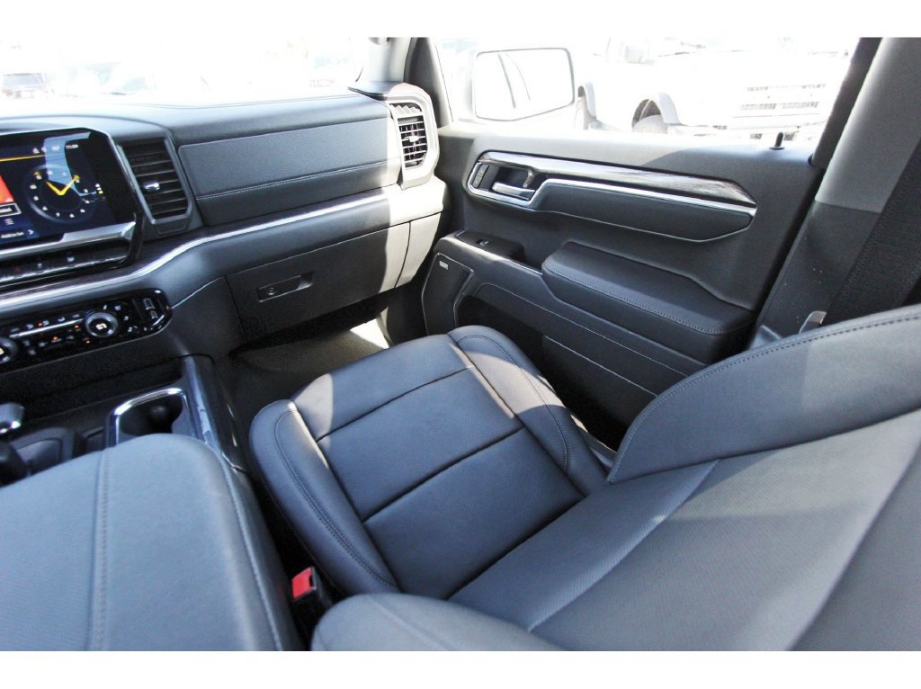 Used 2025 Chevrolet Silverado 1500 LTZ AWD/4WD image 12