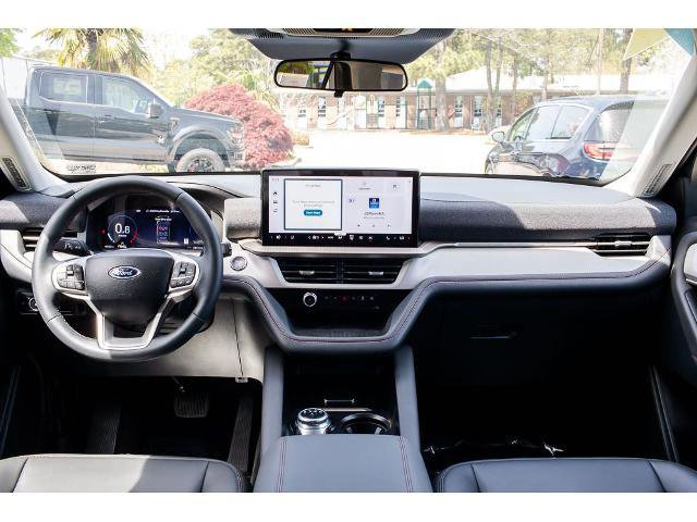 Certified 2025 Ford Explorer Active w/ Active Comfort Package AWD/4WD image 13
