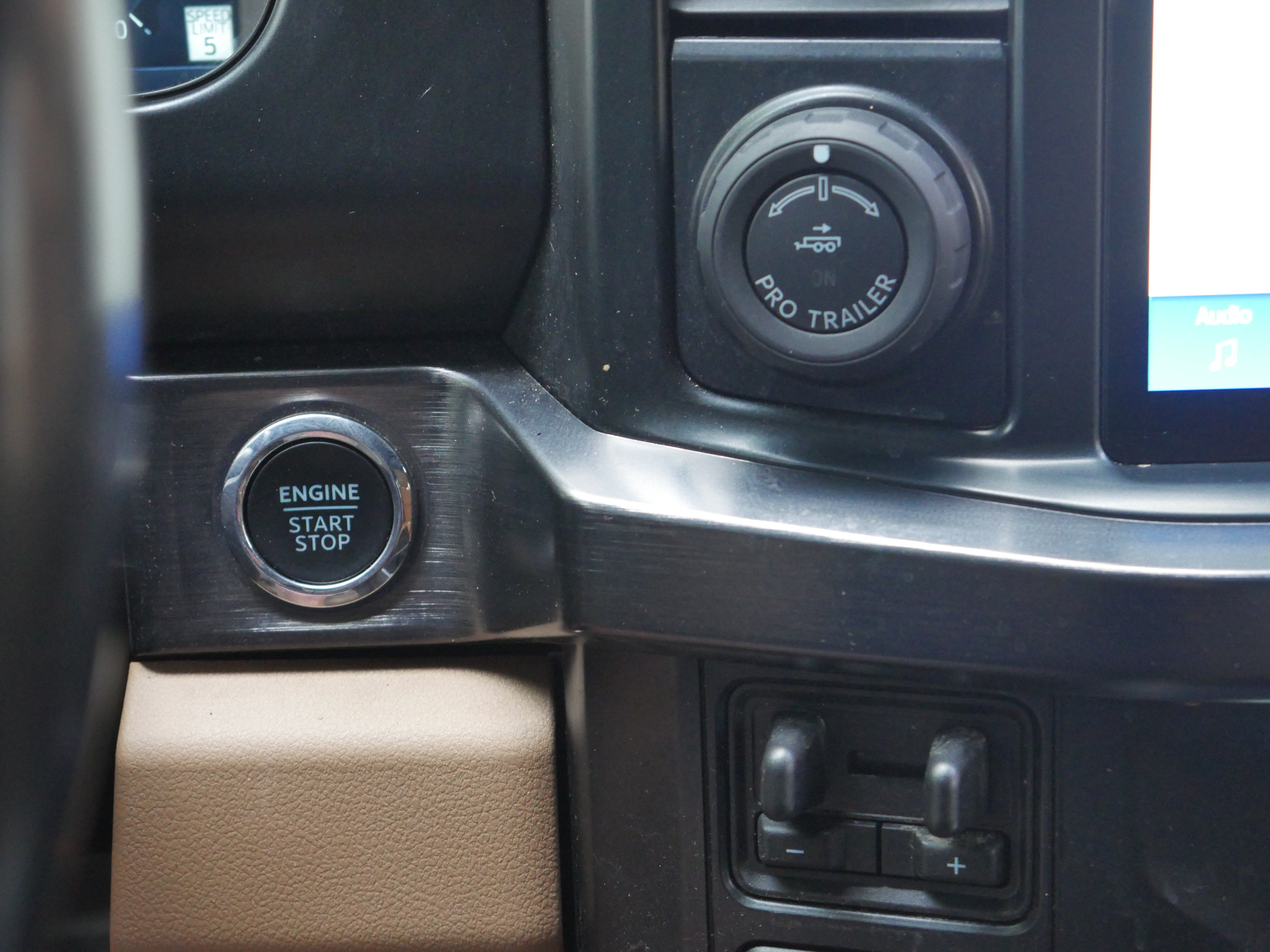 Certified 2023 Ford F250 Lariat w/ Lariat Ultimate Package AWD/4WD image 10