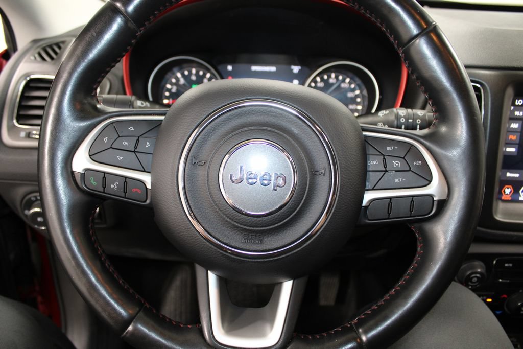 Used 2018 Jeep Compass Trailhawk w/ Leather Interior Group AWD/4WD image 34