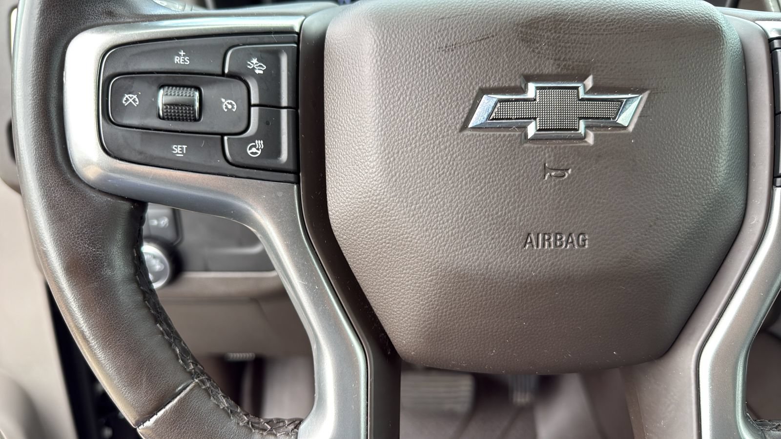 Used 2023 Chevrolet Suburban Z71 w/ Luxury Package AWD/4WD image 17