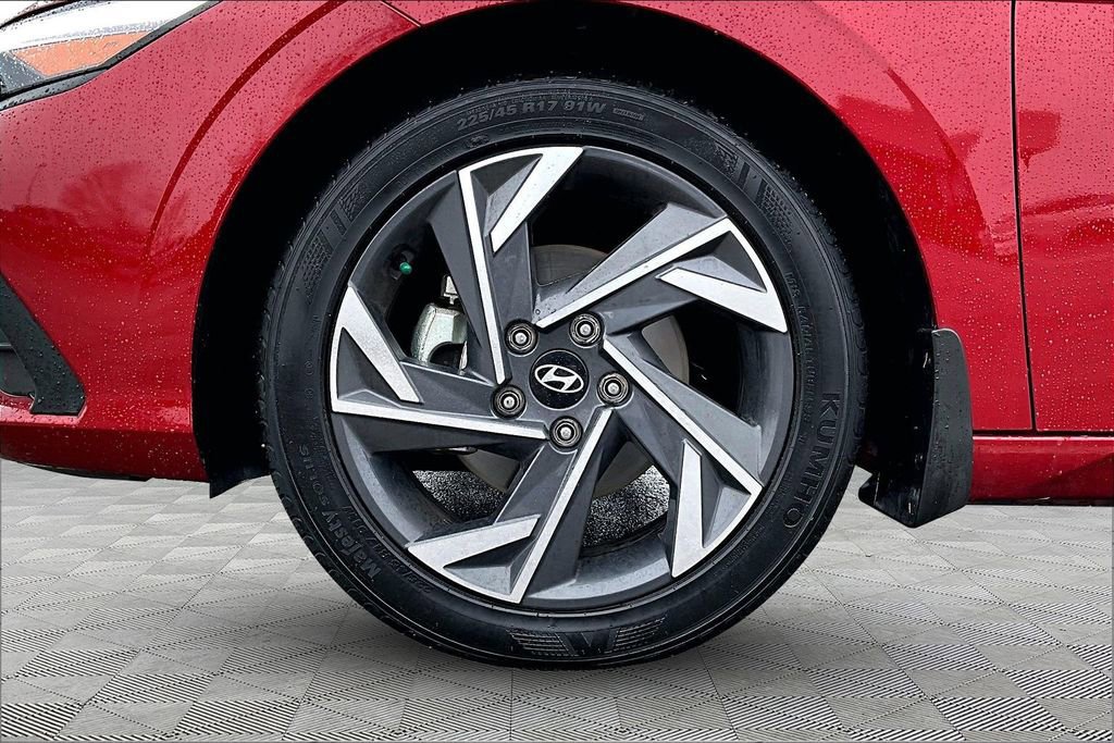 Used 2025 Hyundai Elantra Sport image 11