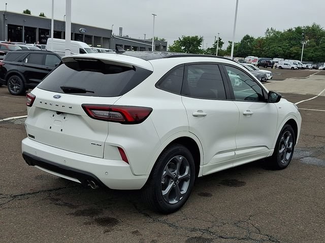 Certified 2023 Ford Escape ST-Line w/ Tech Pack #1 AWD/4WD image 6