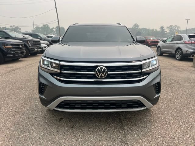 Used 2022 Volkswagen Atlas Cross Sport SE w/ Black Wheel Package AWD/4WD image 2