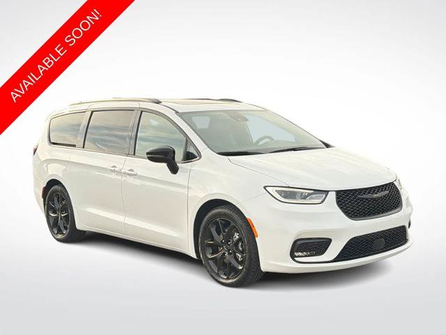 Used 2025 Chrysler Pacifica Limited FWD image 2