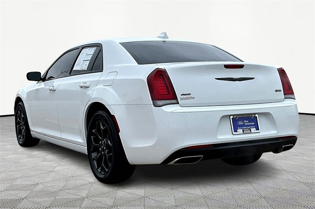 Used 2022 Chrysler 300 Touring w/ Sport Appearance Package image 2