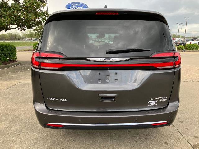 Used 2023 Chrysler Pacifica Limited AWD/4WD image 4