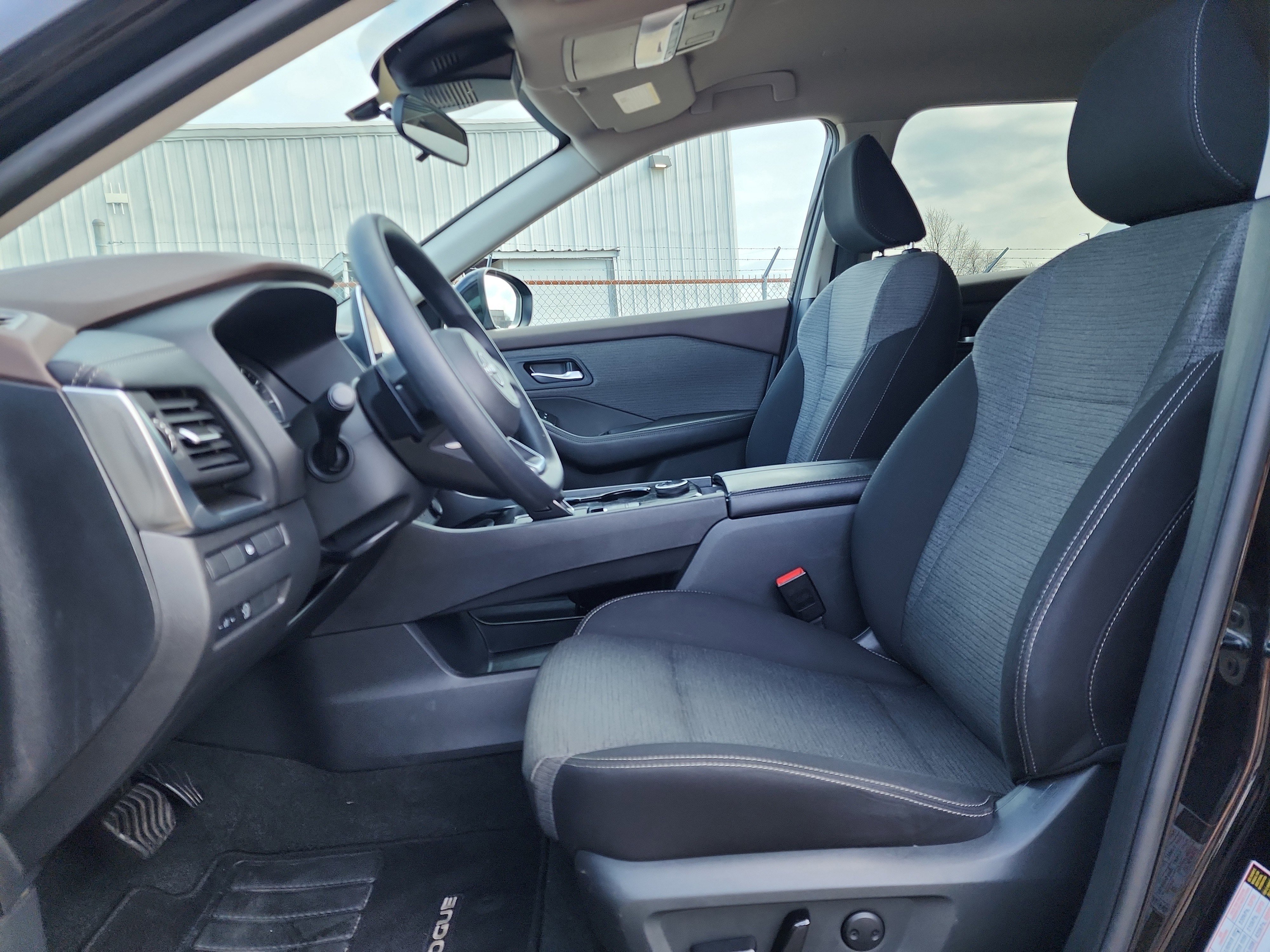 Used 2023 Nissan Rogue SV image 10