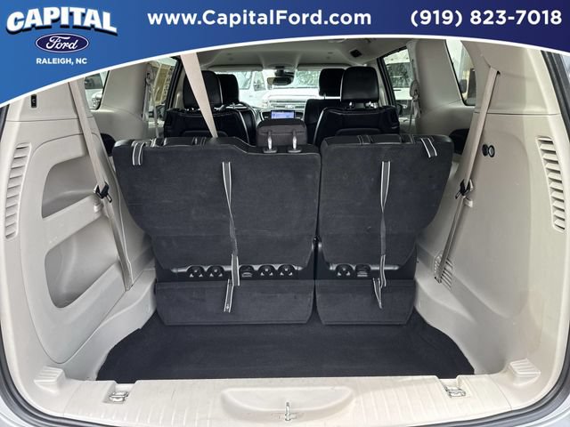 Used 2024 Chrysler Pacifica Touring-L FWD image 16