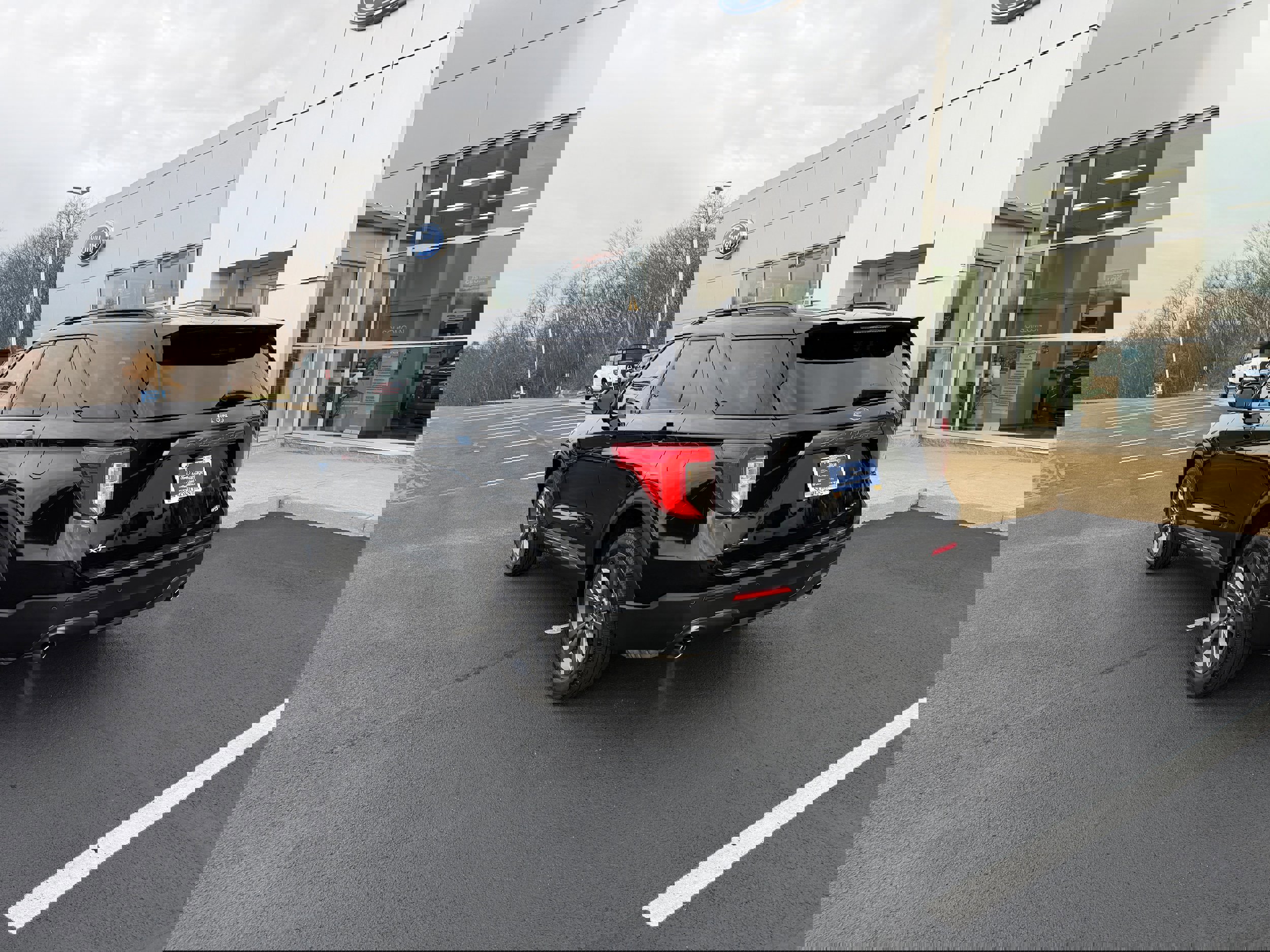 Certified 2023 Ford Explorer XLT w/ Equipment Group 202A image 5