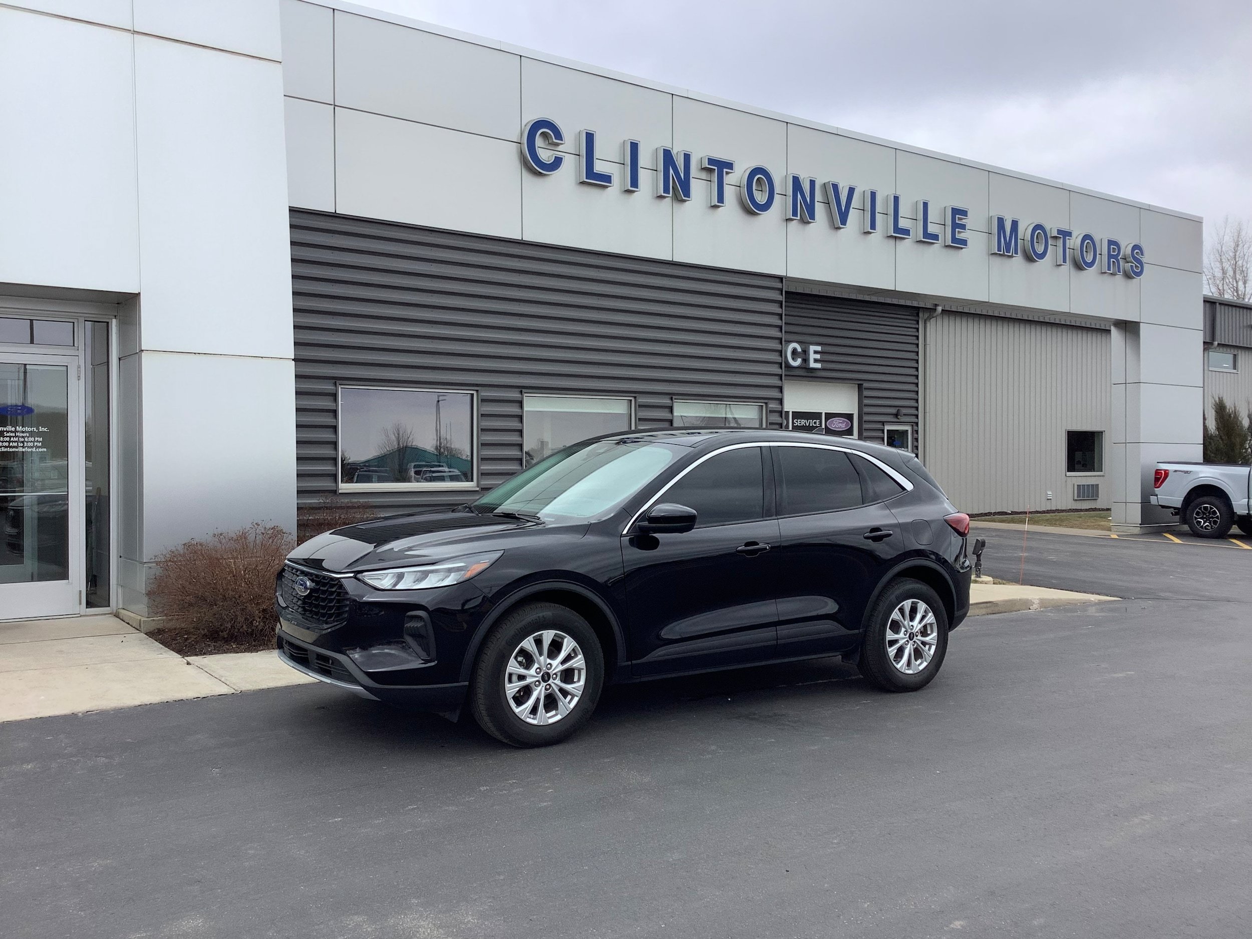 Certified 2023 Ford Escape Active w/ Tech Pack #2 AWD/4WD image 1