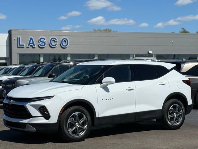 Used 2025 Chevrolet Blazer LT AWD/4WD image 1