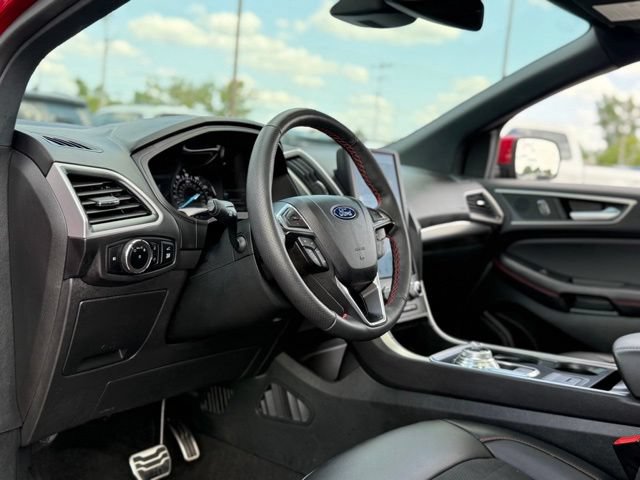 Certified 2024 Ford Edge ST-Line AWD/4WD image 11