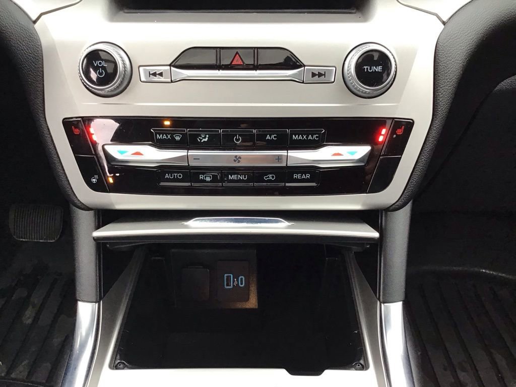 Certified 2022 Ford Explorer XLT w/ Equipment Group 202A image 16