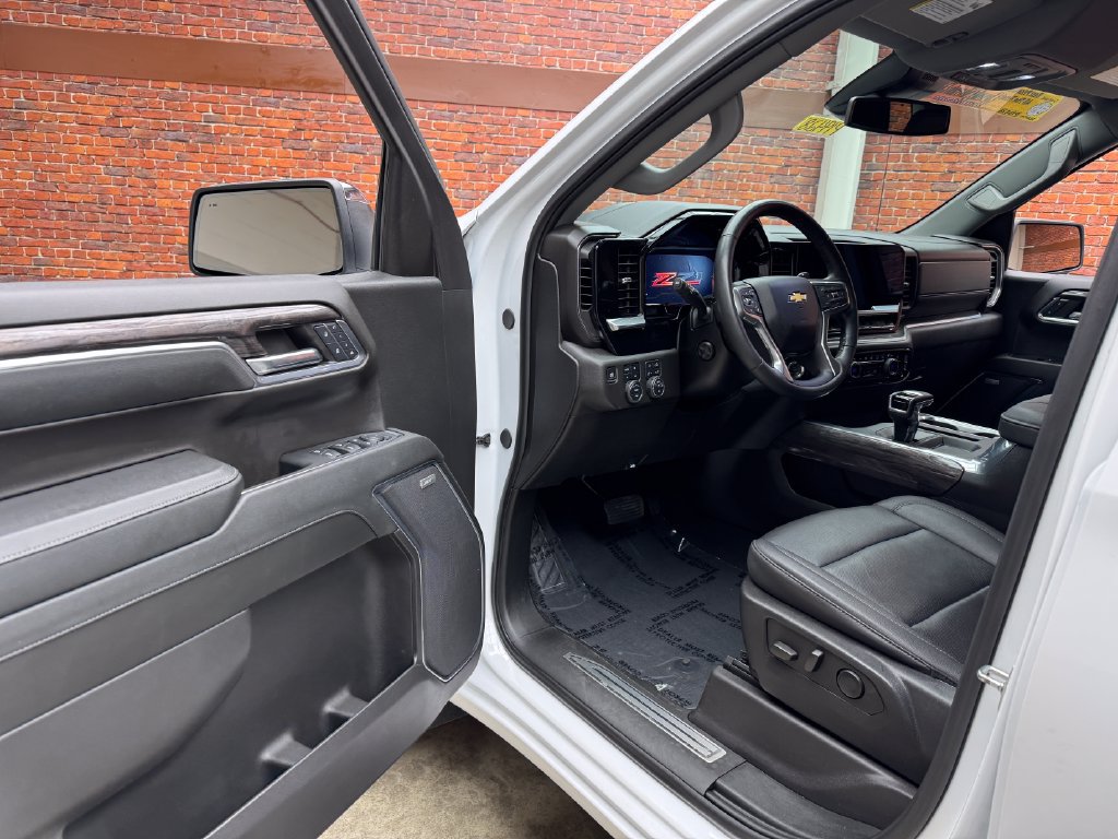 Used 2024 Chevrolet Silverado 1500 LTZ w/ LTZ Convenience Package II AWD/4WD image 9