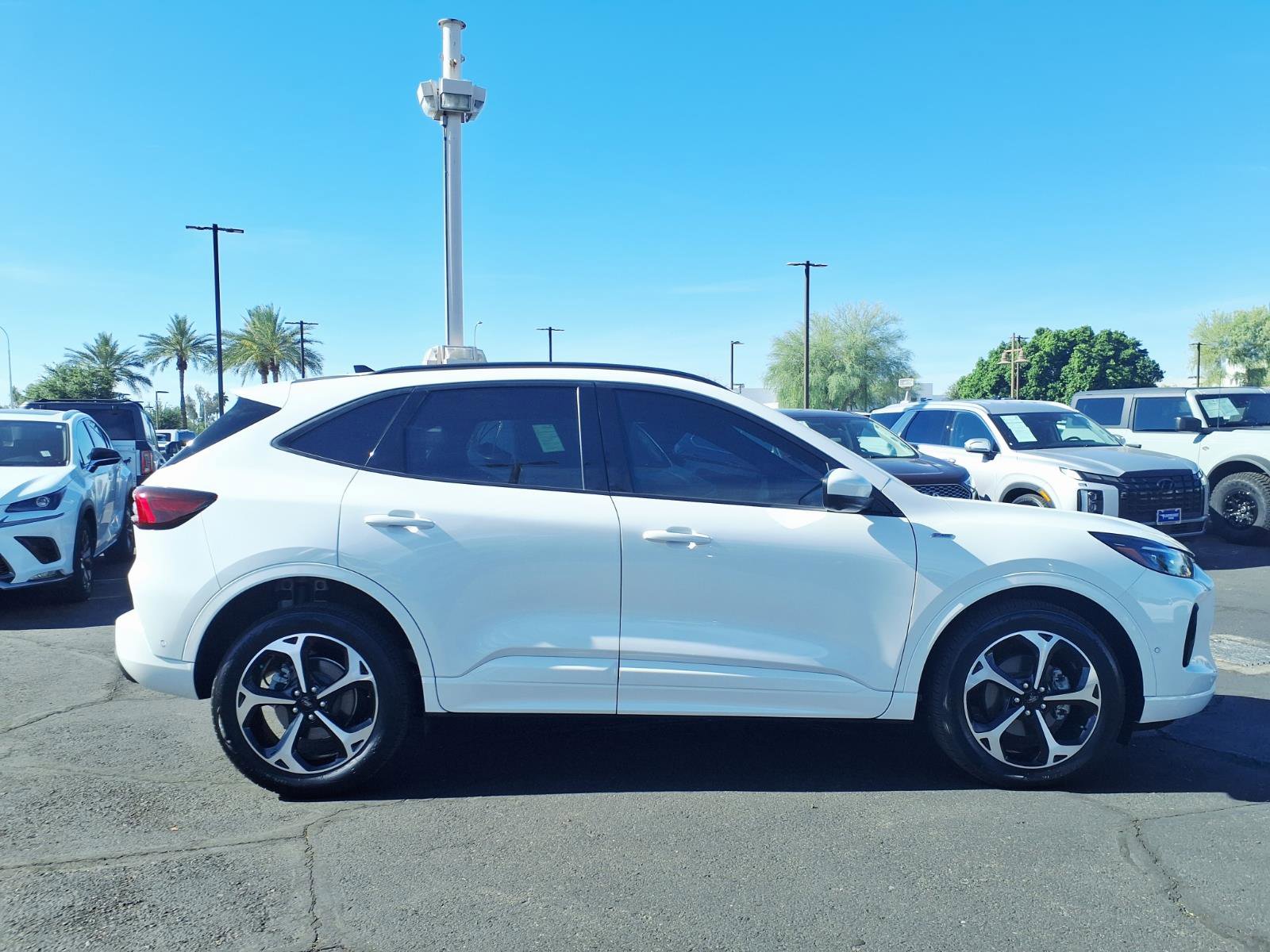 Certified 2024 Ford Escape ST-Line Elite w/ Premium Technology Package image 7