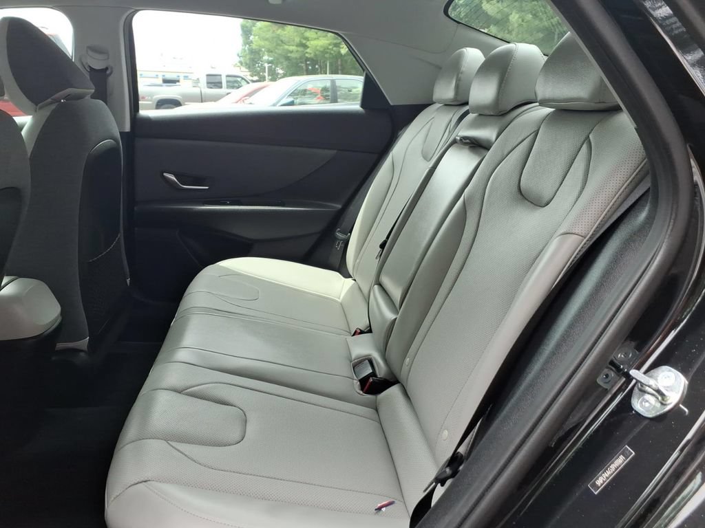 Used 2023 Hyundai Elantra Limited FWD image 15