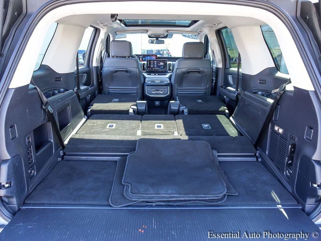 Certified 2025 Ford Expedition Active AWD/4WD image 26