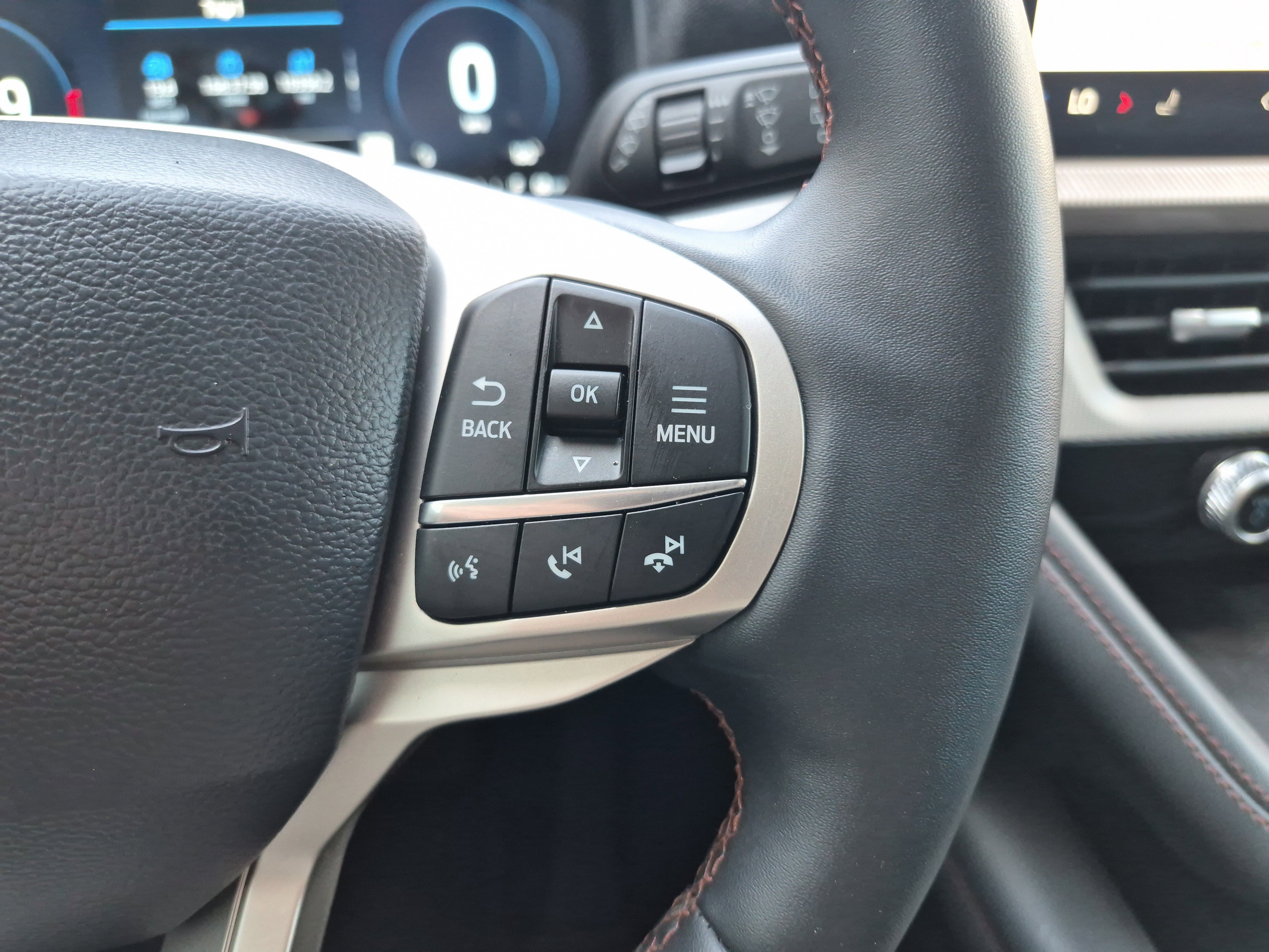 Certified 2025 Ford Explorer Active image 27