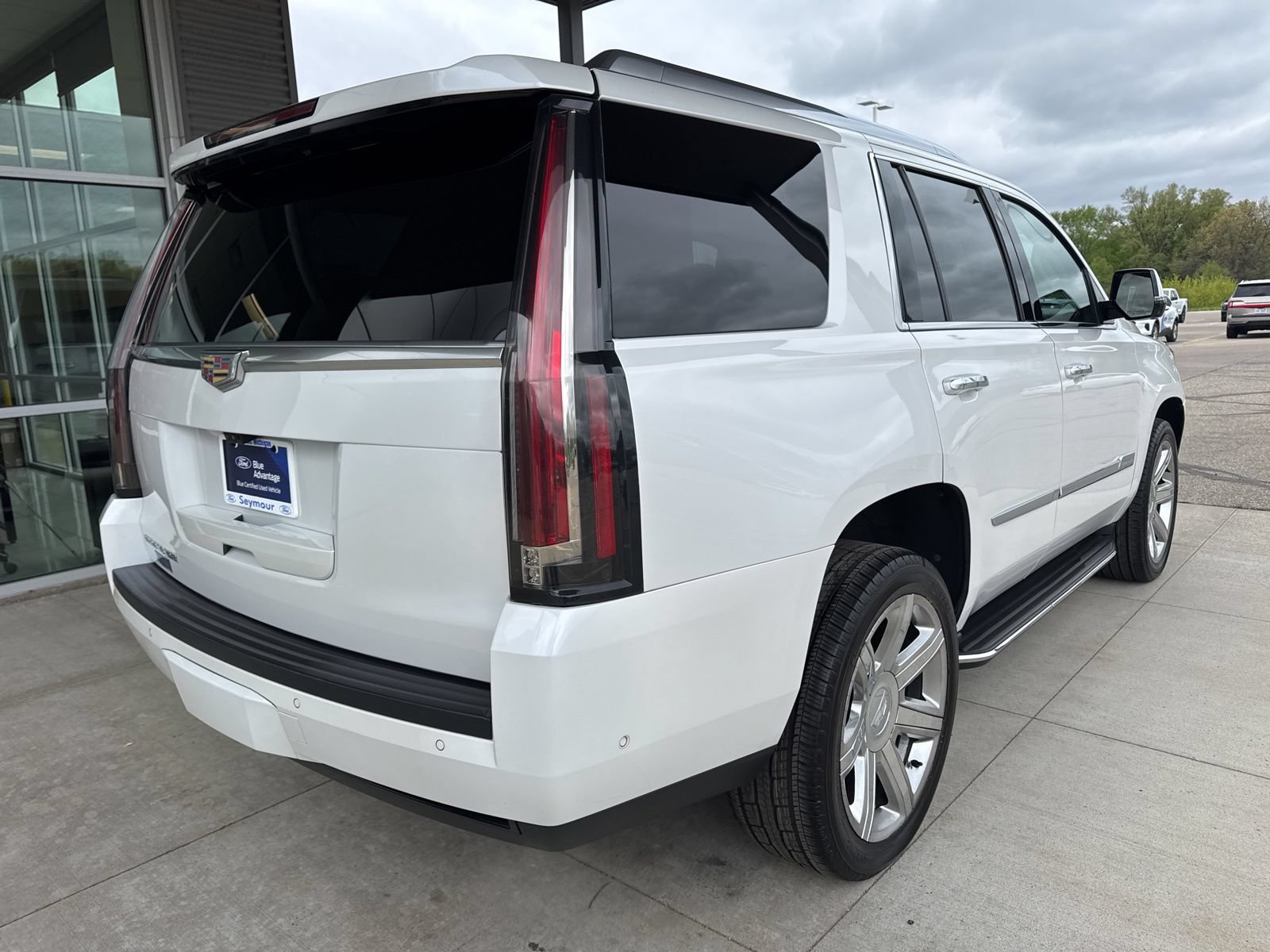 Used 2019 Cadillac Escalade Luxury AWD/4WD image 8