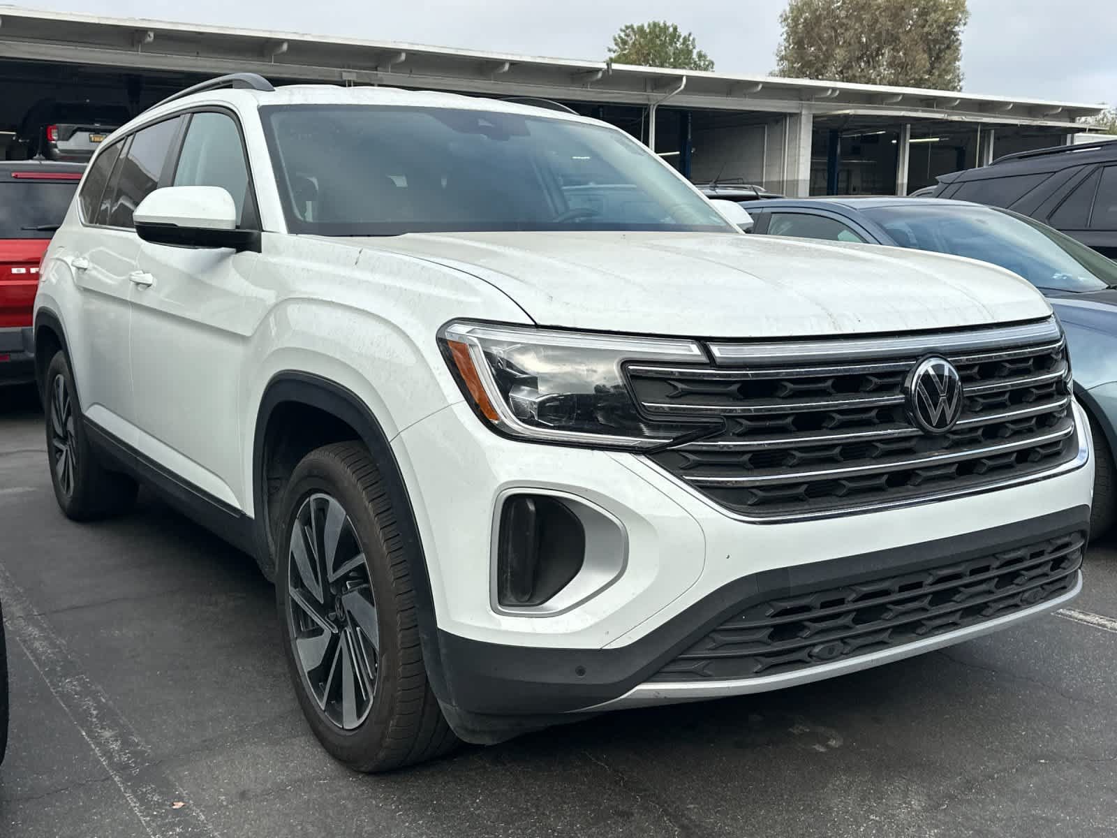 Used 2025 Volkswagen Atlas SE FWD image 3