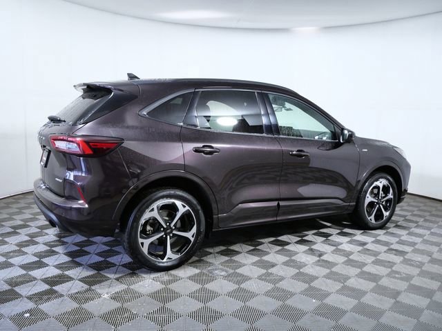 Certified 2023 Ford Escape ST-Line Select w/ Tech Pack #2 image 4