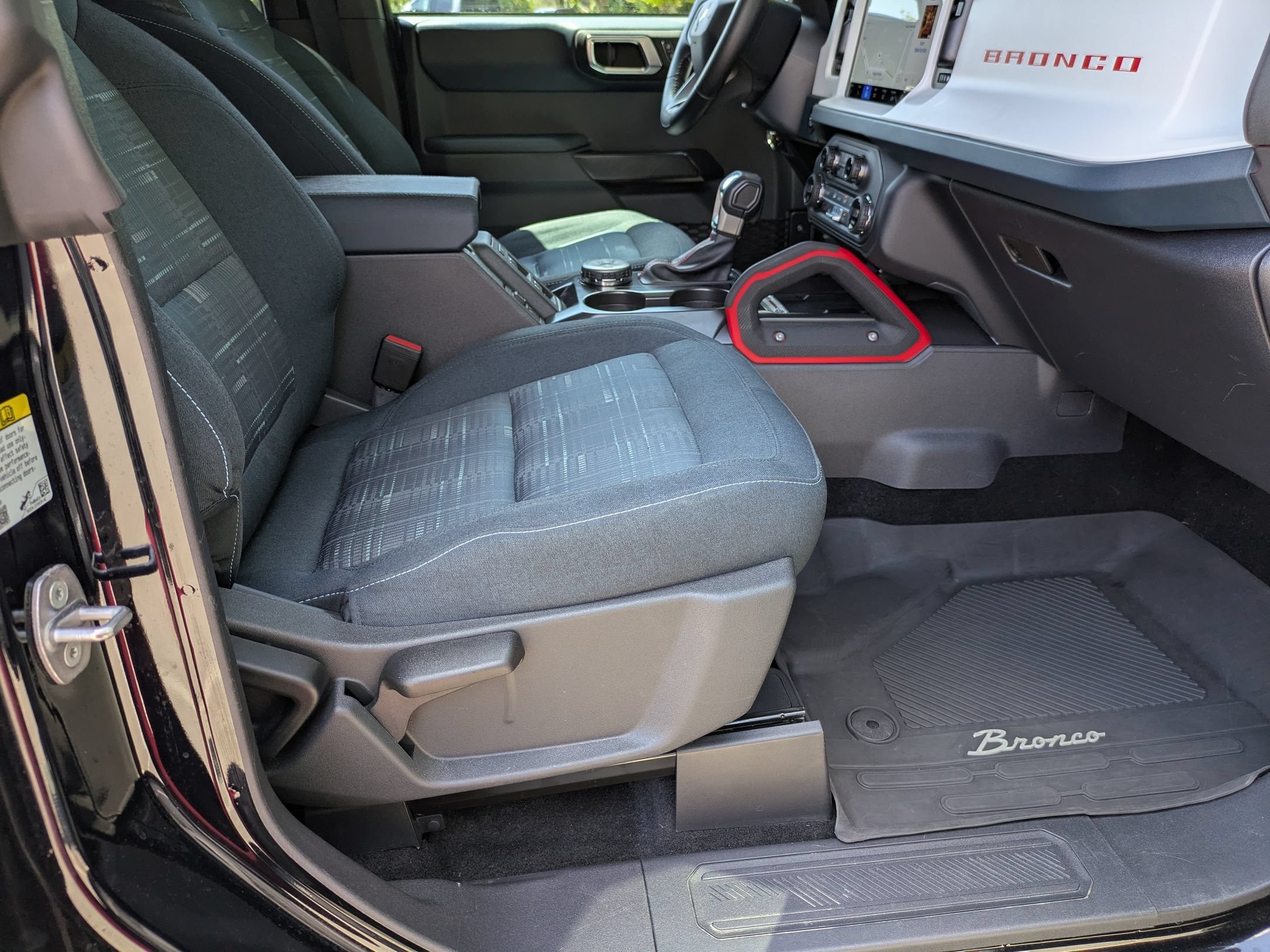 Certified 2025 Ford Bronco Heritage Edition AWD/4WD image 33