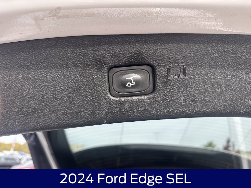 Certified 2024 Ford Edge SEL w/ Sport Appearance Package AWD/4WD image 17