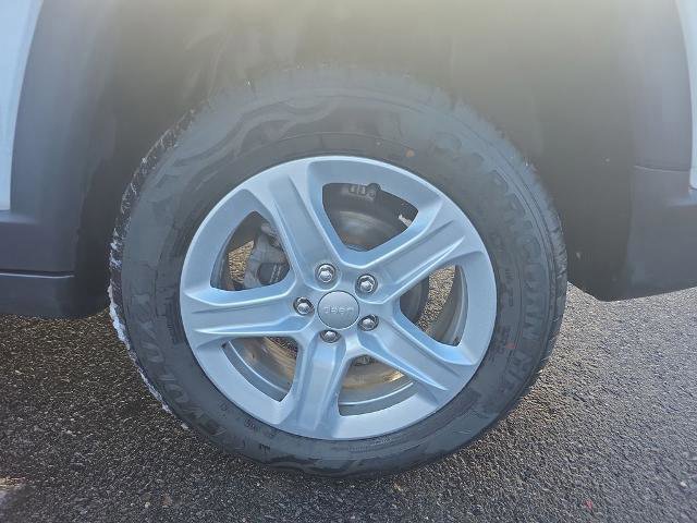 Used 2023 Jeep Compass Latitude w/ Sun and Sound Group image 14