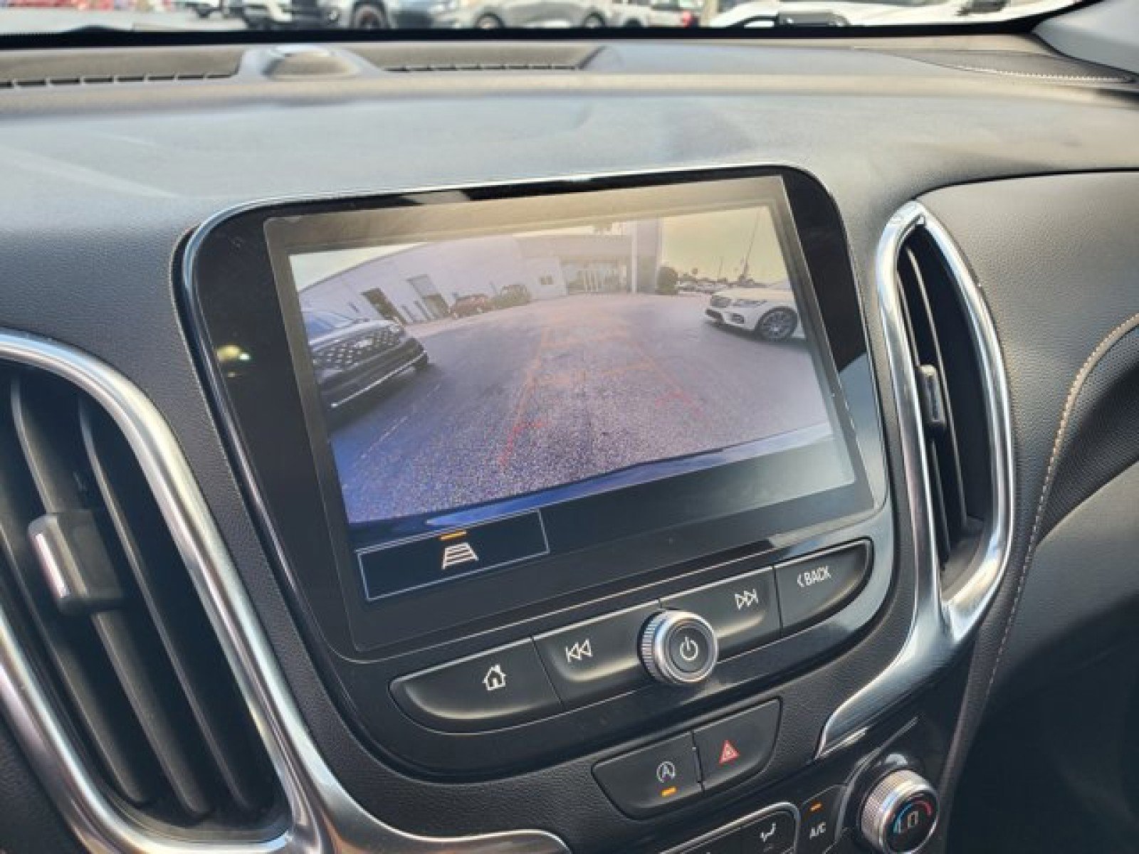 Used 2024 Chevrolet Equinox Premier image 23