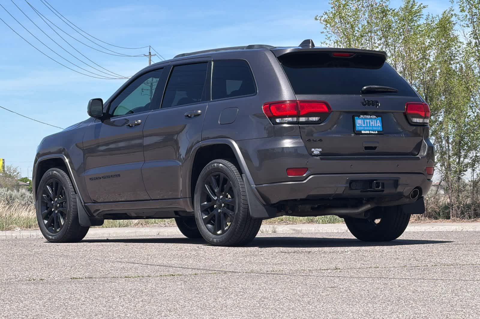 Used 2018 Jeep Grand Cherokee Altitude AWD/4WD image 6
