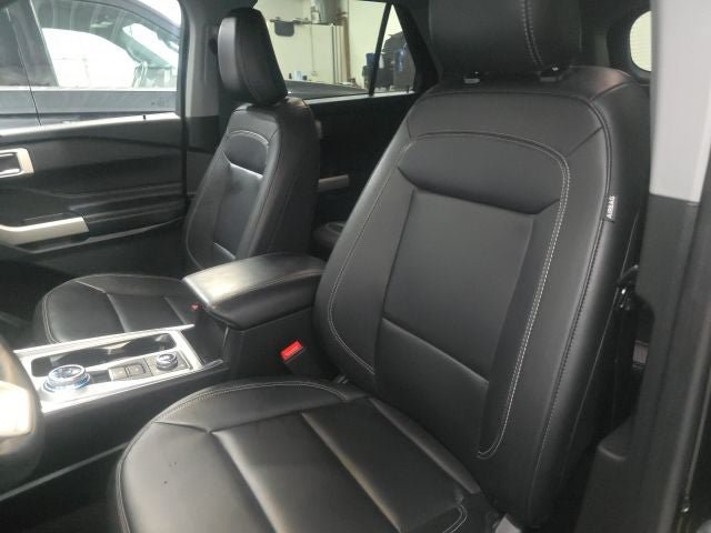 Certified 2024 Ford Explorer XLT w/ Equipment Group 202A AWD/4WD image 17