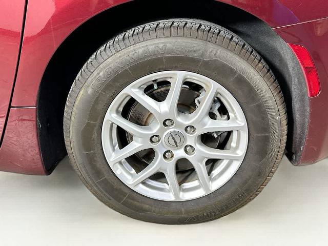Used 2023 Chrysler Pacifica Touring-L FWD image 8