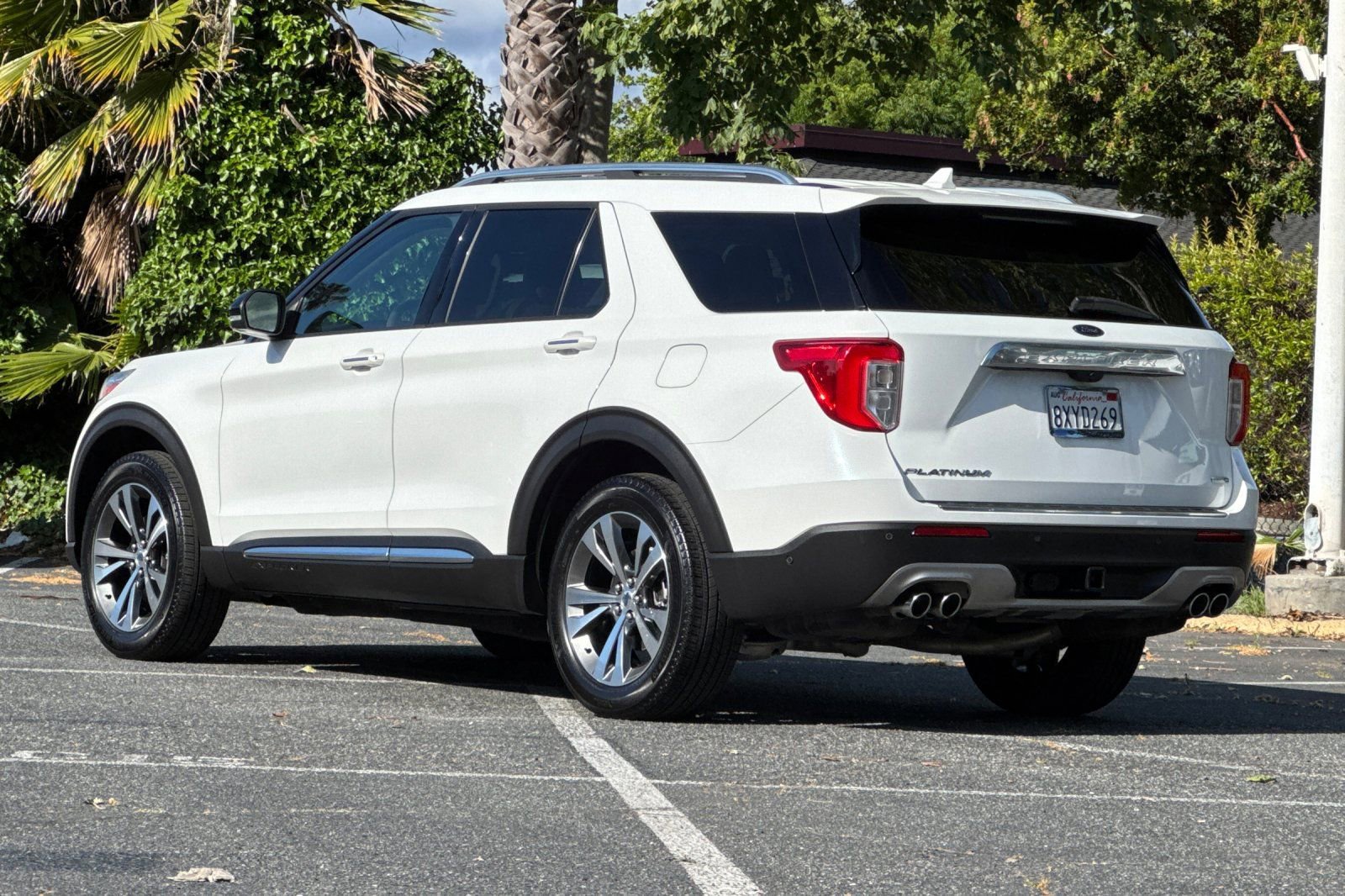 Certified 2020 Ford Explorer Platinum w/ Premium Technology Package AWD/4WD image 6
